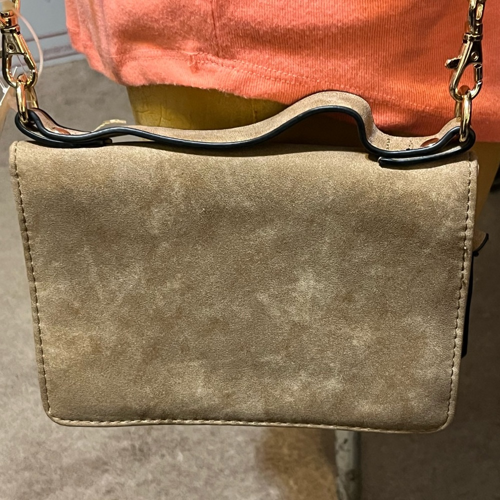 Francesca’s Small woven crossbody - Picture 2 of 9